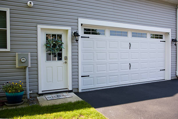 24/7 Emergency Garage Door Panel Replacement experts in Port Barrington, IL